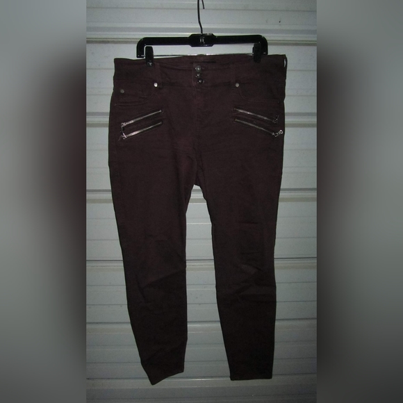 Plus size 16 Torrid 3 button zipper jeggings in Oxblood color pants jeans womens - Picture 2 of 4
